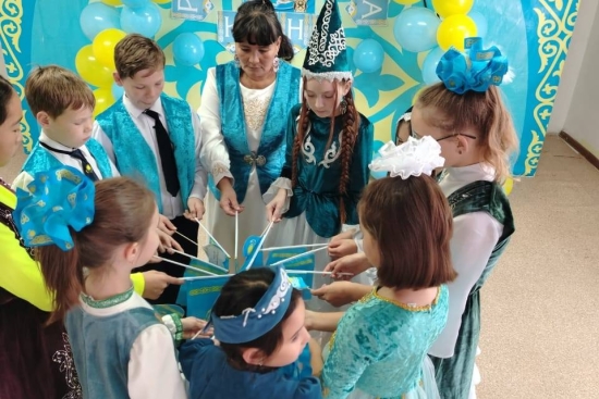 24 октября в Рудной средней школе состоялась праздничная программа ко Дню Республики и 35-летия со дня принятии Декларации о государственном суверенитете.